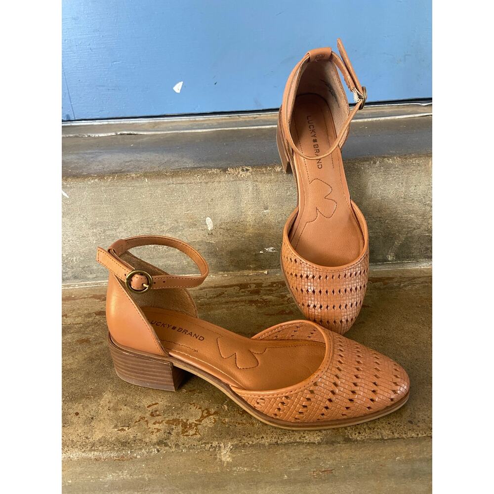 Lucky Brand closed toe ankle strap leather block heel sandal